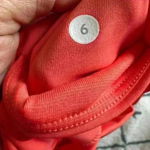 Lululemon Sunshine Salutation Cropped Leggings Side Ruched Mesh Detail Size 6 - Picture 4 of 4